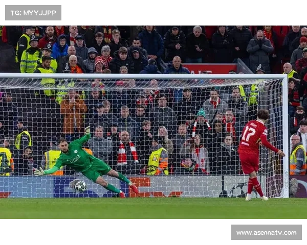 VAR在欧冠关键战中的争议：点球判罚标准不一